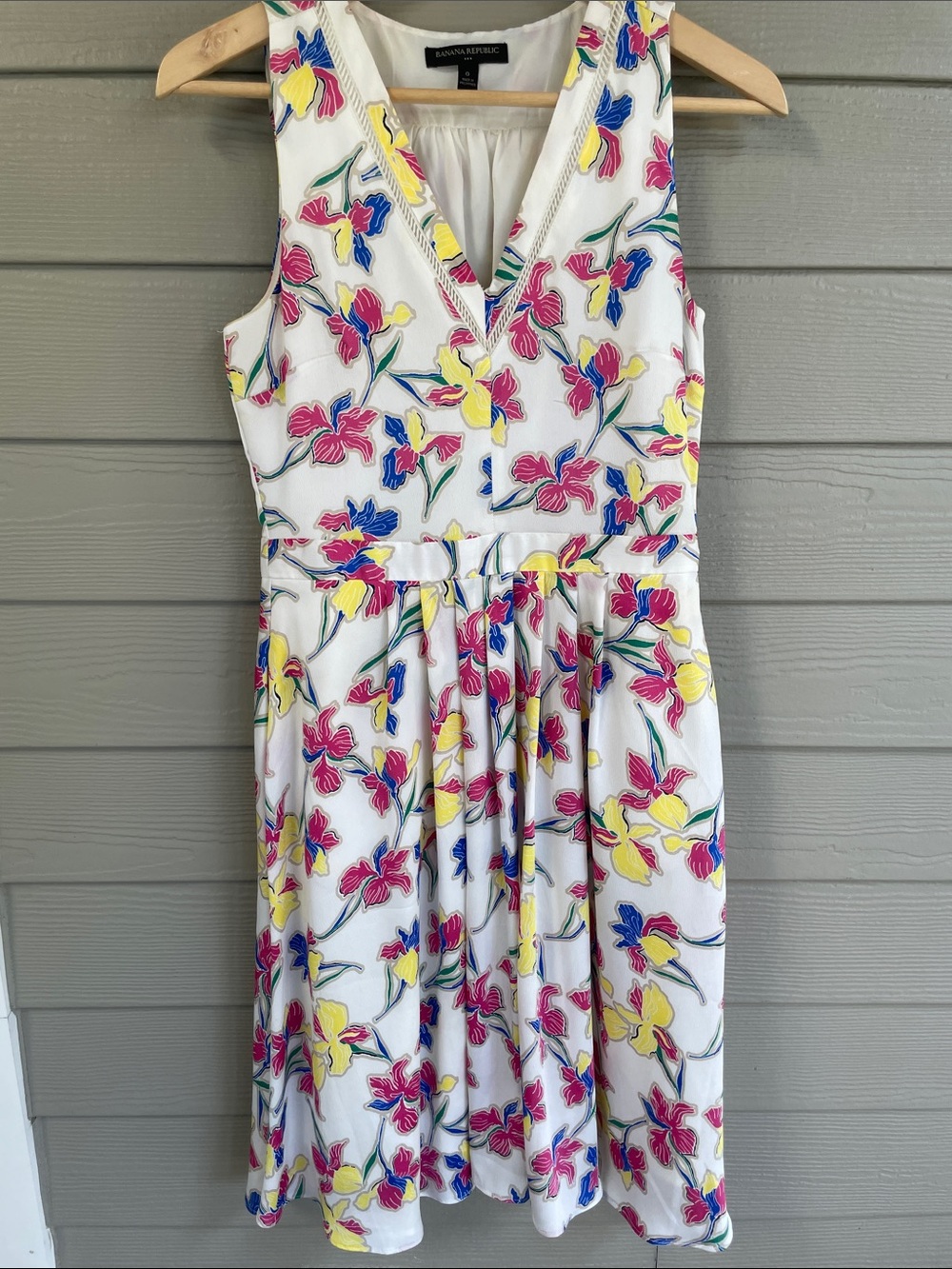 Banana Republic White Floral V-Neck Summer Dress with Pink Yellow Blue Blooms